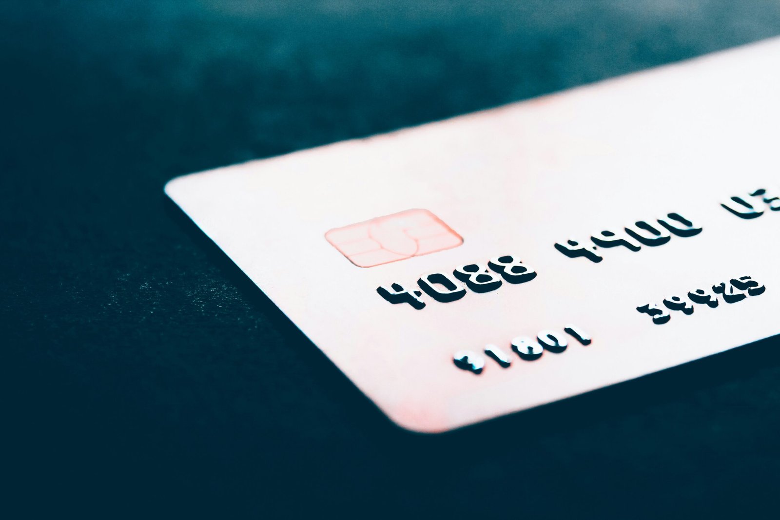 Vale a pena usar cartão de crédito? Prós e contras