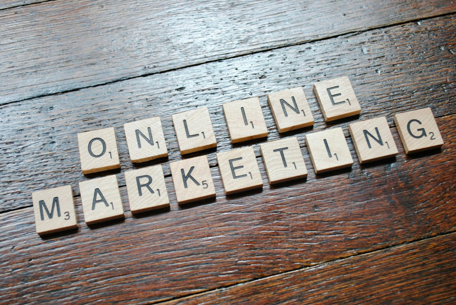 Aprender Marketing Digital: Sozinho ou Contratar um Profissional?
