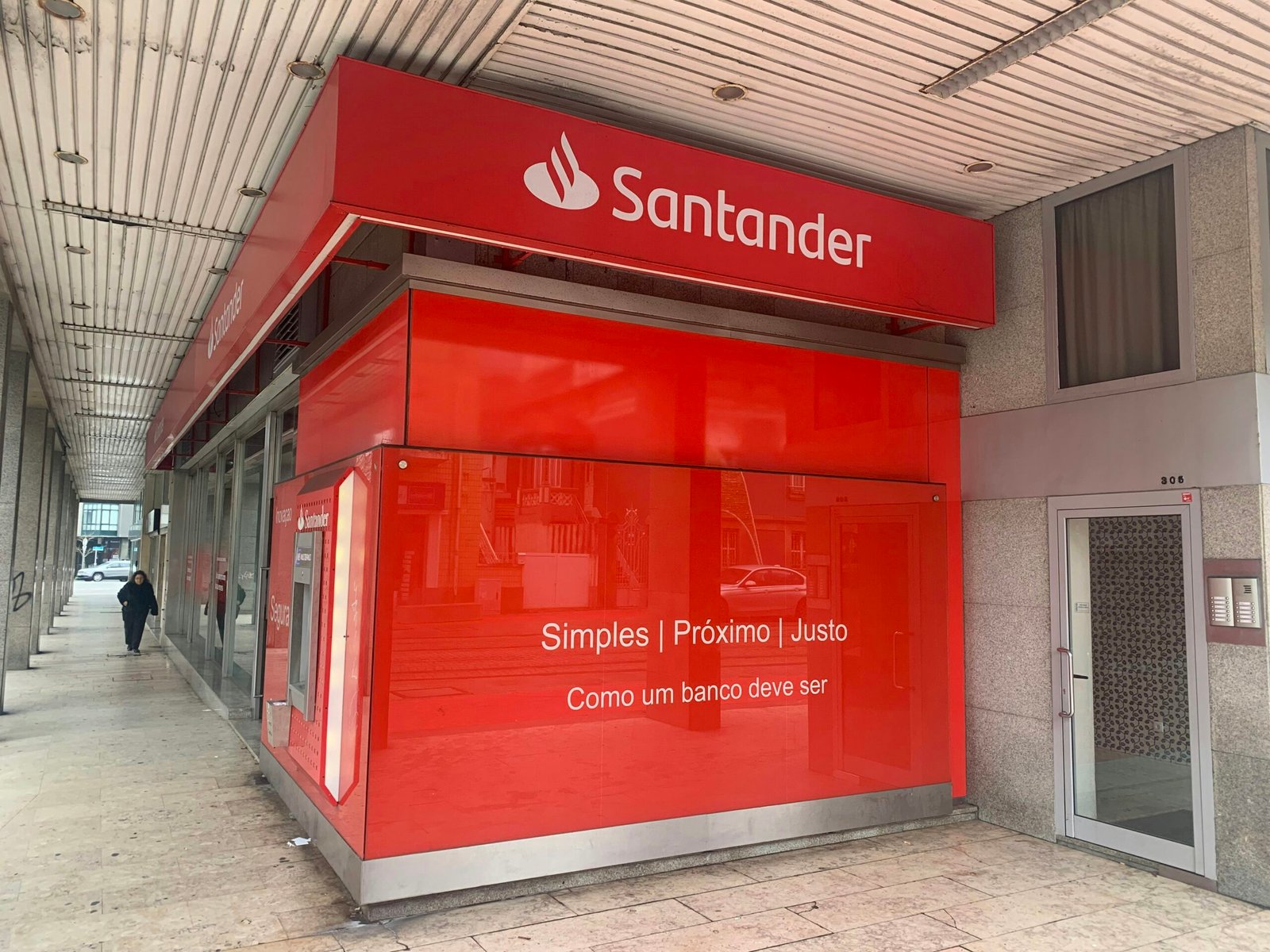 Vale a Pena Investir e Guardar Dinheiro no Banco Santander?